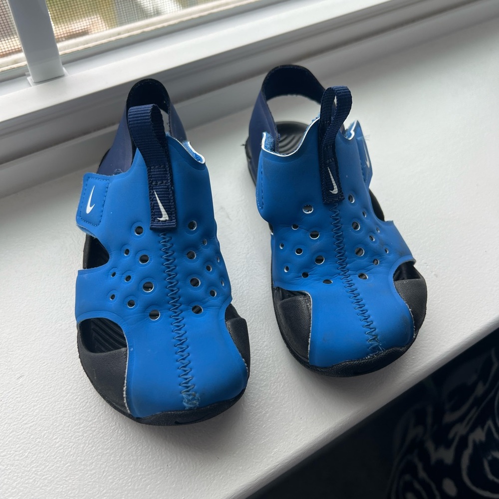 Nike little boy sandals